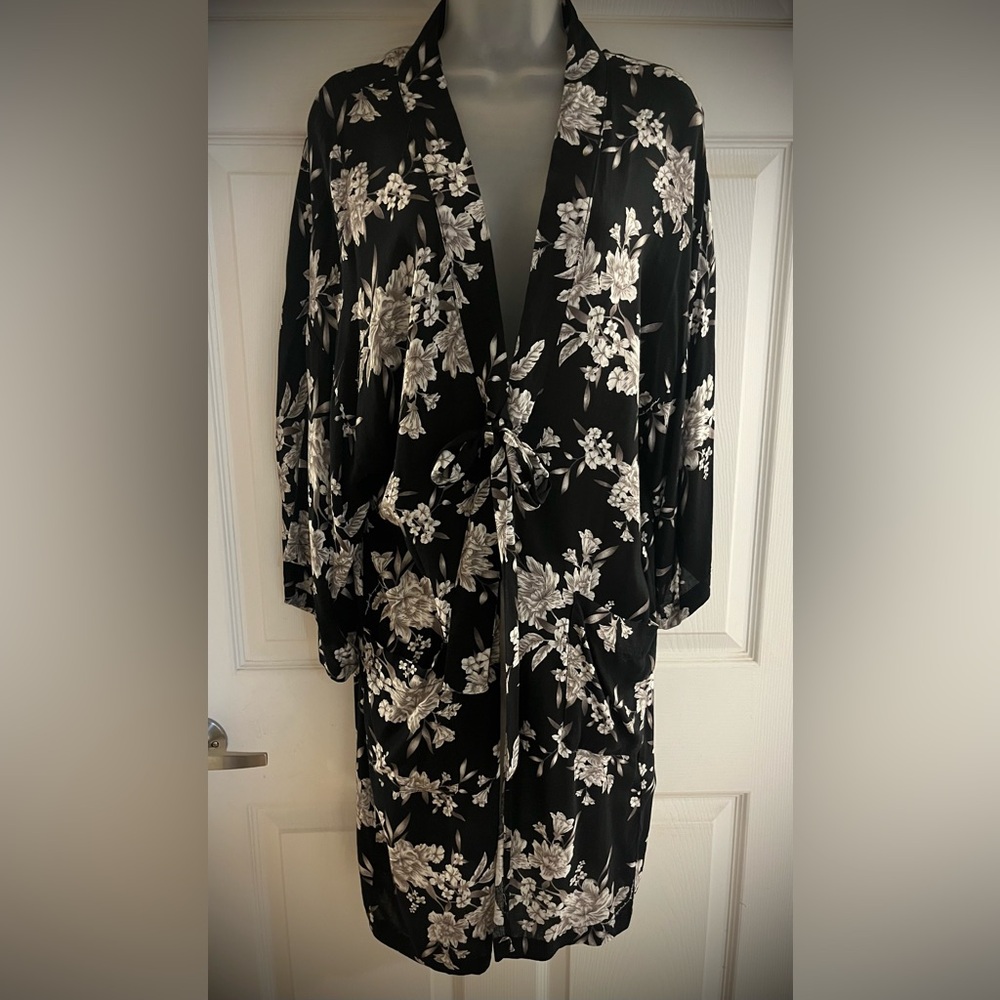 Floral Black and White Kimono